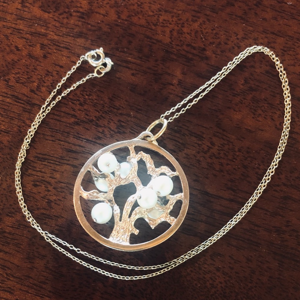 Beautiful 14k gold and authentic pearl pendant